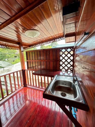 トンサラにあるPeony brownのバスルーム(洗面台付)