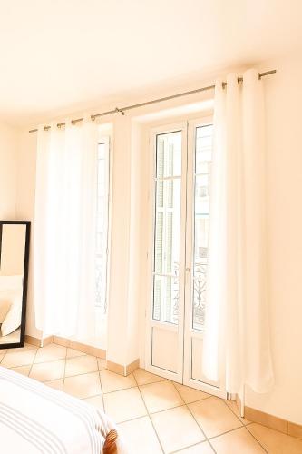 Charming & roomy apartment with balcony heart of Nice