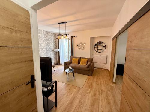 A006 Superbe Appartement dans le Carre d'Or-Cannes
