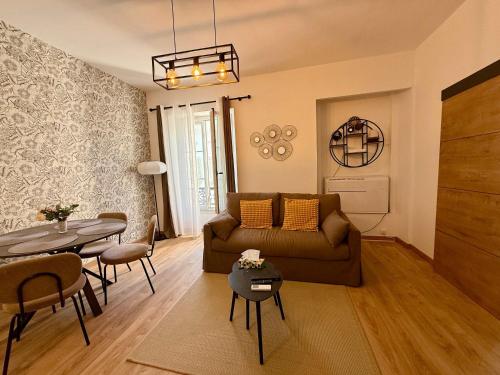 A006 Superbe Appartement dans le Carre d'Or-Cannes