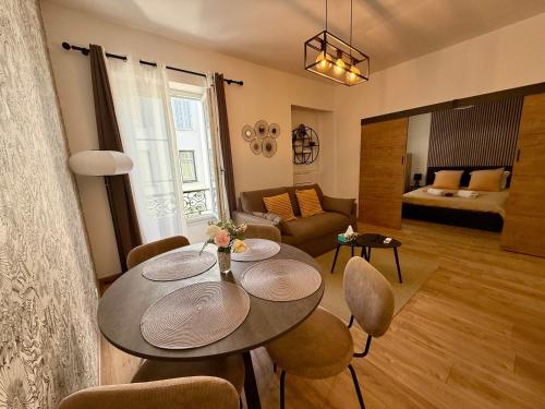 A006 Superbe Appartement dans le Carre d'Or-Cannes