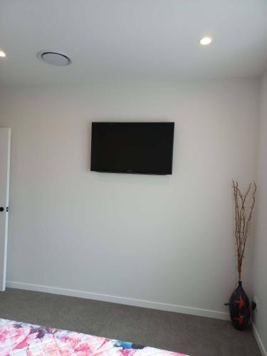 a white wall with a flat screen tv on it at Awesome accomodation-Aokautere in Palmerston North