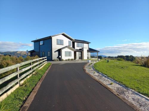 a house on the side of a road at Awesome accomodation-Aokautere in Aokautere