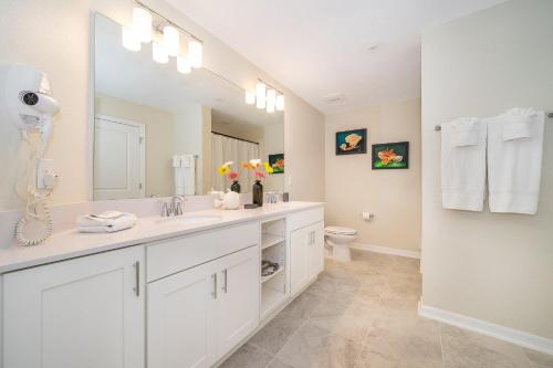 Ένα μπάνιο στο 3131-108FV STOREY LAKE, CONDO 3/2 LAKE VIEW