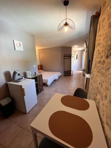 Postel nebo postele na pokoji v ubytování Gîtes de la chocolaterie