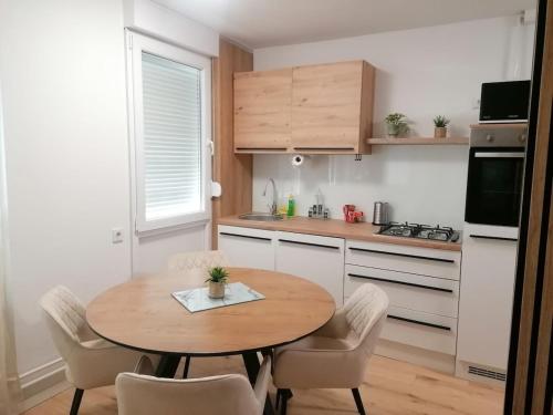 Kuchyň nebo kuchyňský kout v ubytování Apartman atHOME