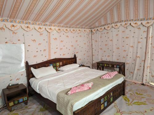 Postel nebo postele na pokoji v ubytování Royal rann Camp