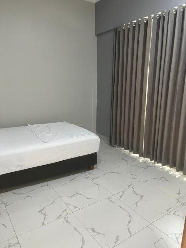 Ένα ή περισσότερα κρεβάτια σε δωμάτιο στο alquilo casa!