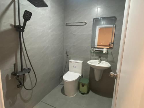 Ένα μπάνιο στο Saigon Nam Long Hotel