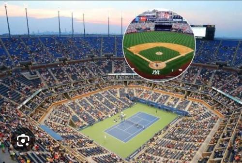 an overhead view of a tennis match in a stadium at Cozy 4BR 3BA Home- Train to NYC, USOpen, CitiField Mets, Walk to Harbor & Golf in Port Washington