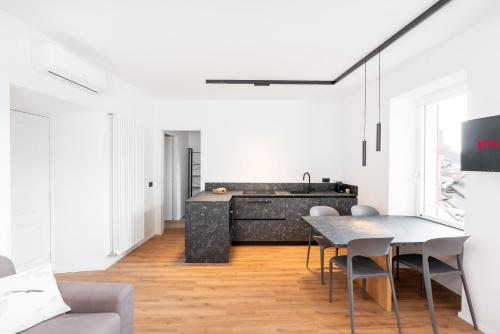 Posezení v ubytování DN ART ROYALE - APT N vasca idromassaggio interno piano terra -APT D esclusivo terrazzo esterno con jacuzzi