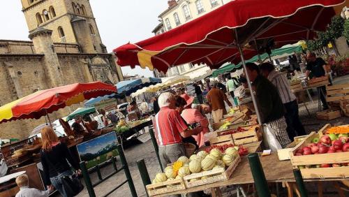 Επισκέπτες που μένουν στο Le Lagon
