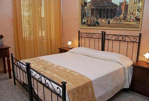 a bedroom with a bed and a painting on the wall at Maestoso Locazione Turistica in Rome