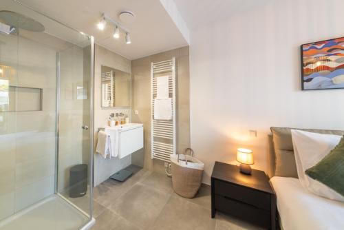 Ένα μπάνιο στο Halternative Residence Muscari