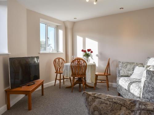 TV a/nebo společenská místnost v ubytování Blacksmith's Cottage