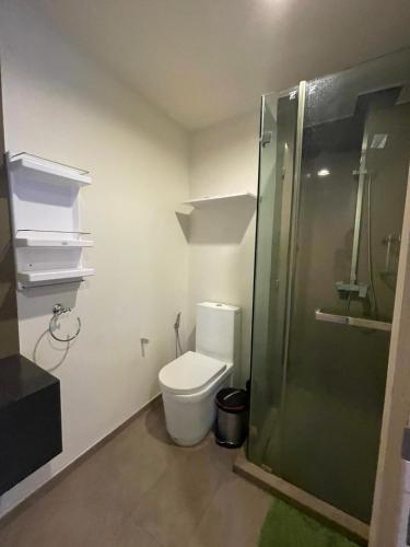 Ένα μπάνιο στο Condo Pattaya Stays