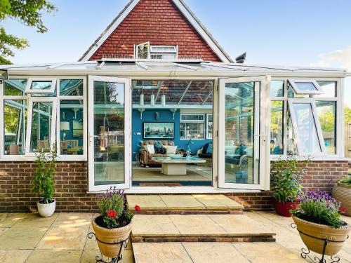 Το κτήριο όπου στεγάζεται  η παραθεριστική κατοικία