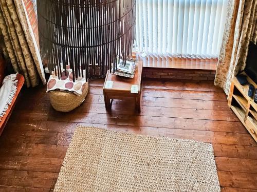 a living room with a bench and a table at Elm Barn Lodge in Freethorpe