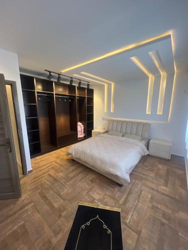 En eller flere senge i et værelse på Luxury residence