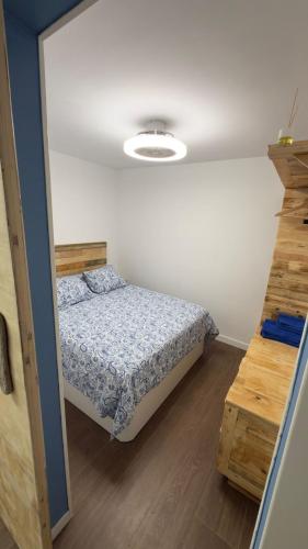 a small bedroom with a bed in a room at Lagarto Playas Majoreras in Las Playitas