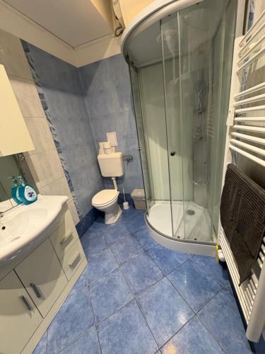 Ένα μπάνιο στο Industrial studio 5