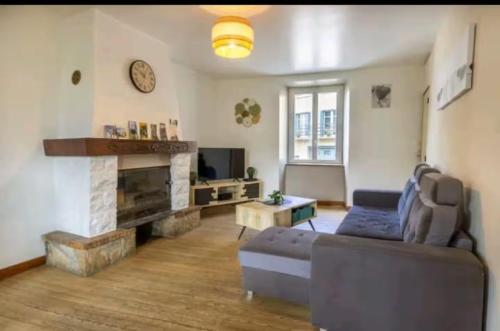 Televiisor ja/või meelelahutuskeskus majutusasutuses Les pieds dans Lot