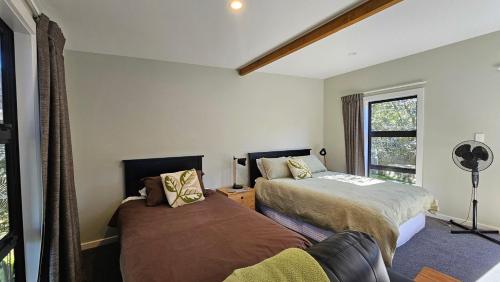 Ένα ή περισσότερα κρεβάτια σε δωμάτιο στο Fale Va'a in Marahau