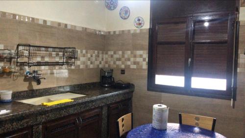 Kuchyň nebo kuchyňský kout v ubytování Houria’s Appt