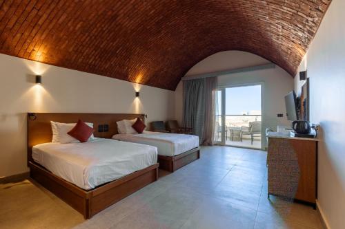 Postel nebo postele na pokoji v ubytování UTOPIA Blue Resort