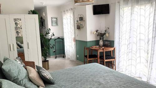 Μια τηλεόραση ή/και κέντρο ψυχαγωγίας στο Prés de Giverny - Bienvenue AUX ARPENTS VERTS