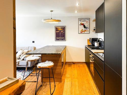 Kuchyň nebo kuchyňský kout v ubytování Charming Apartment In The Heart Of Megève