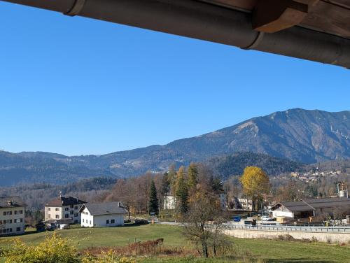 a view of a town with a mountain in the background at Appartamento Dar Per in Lavarone
