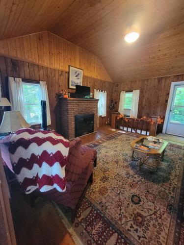 Kuchyň nebo kuchyňský kout v ubytování Lakefront Fun on Papakeechie | Kayaks & More!