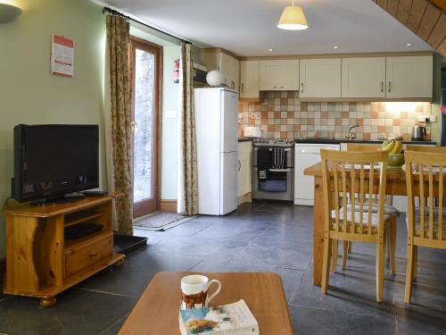 Køkken eller tekøkken på Aunt Nell's Cottage - 18826