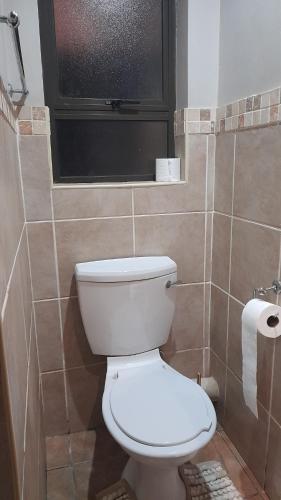 Un baño de The Prestige Escape Elegant Living at Bains Lodge