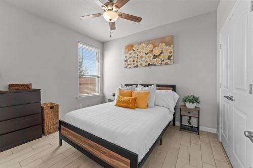 Postel nebo postele na pokoji v ubytování Luxury 3BR House near Airport in Midland TX