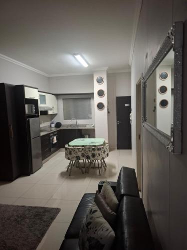 Η κουζίνα ή μικρή κουζίνα στο Majestic Umhlanga Suite