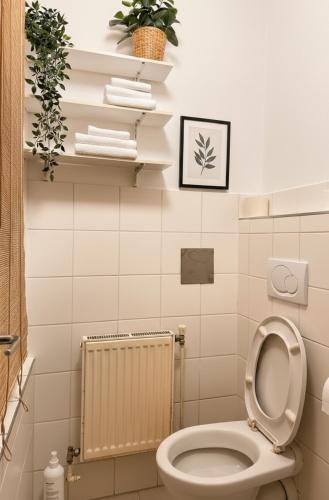 Stylish Flat with 2 Double Beds for 4 people 15a