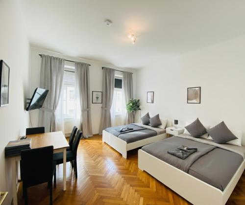 Stylish Flat with 2 Double Beds for 4 people 15a