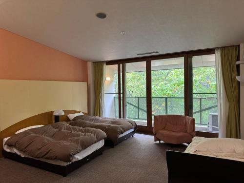 En eller flere senge i et værelse på Jibuzaka Village Hotel