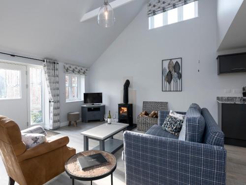 TV a/nebo společenská místnost v ubytování The Cowshed - Uk10354