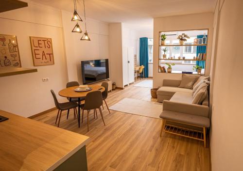 Yellow - Tsimiski & Aristotle City Center