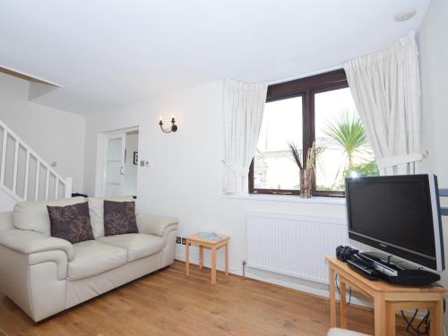 TV a/nebo společenská místnost v ubytování 7 Torwood Gables