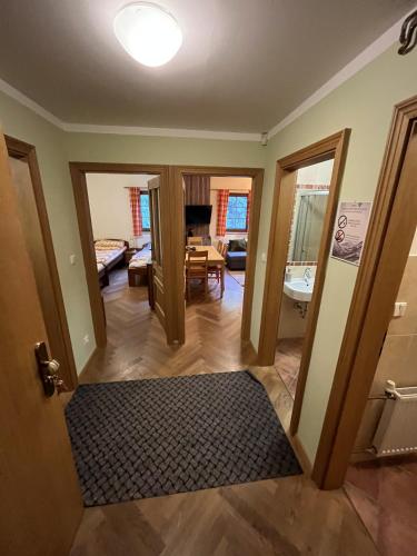 Uma TV ou centro de entretenimento em Apartmány Pod Javorem