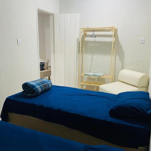 En eller flere senge i et værelse på Casa Vila Família