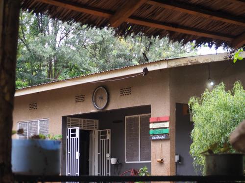 Το κτήριο όπου στεγάζεται  το δωμάτιο σε οικογενειακή κατοικία