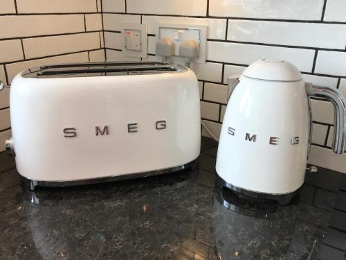two toasters sitting next to each other on a counter at Bowness Apartment - Uk11016 in Bowness-on-Windermere