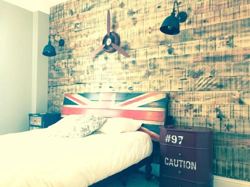 a bedroom with a bed and a brick wall at Cuco in Requena