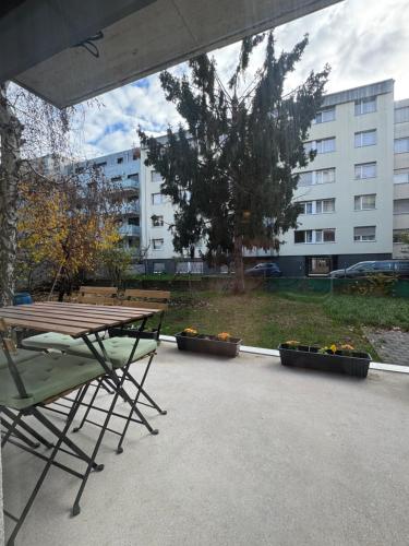 BaselStad Bright Studio Public Transport Included 10 min Tram to Messe & City Center