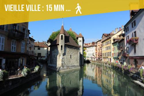 a view of a canal in a city at Appartement Annecy Green in Annecy